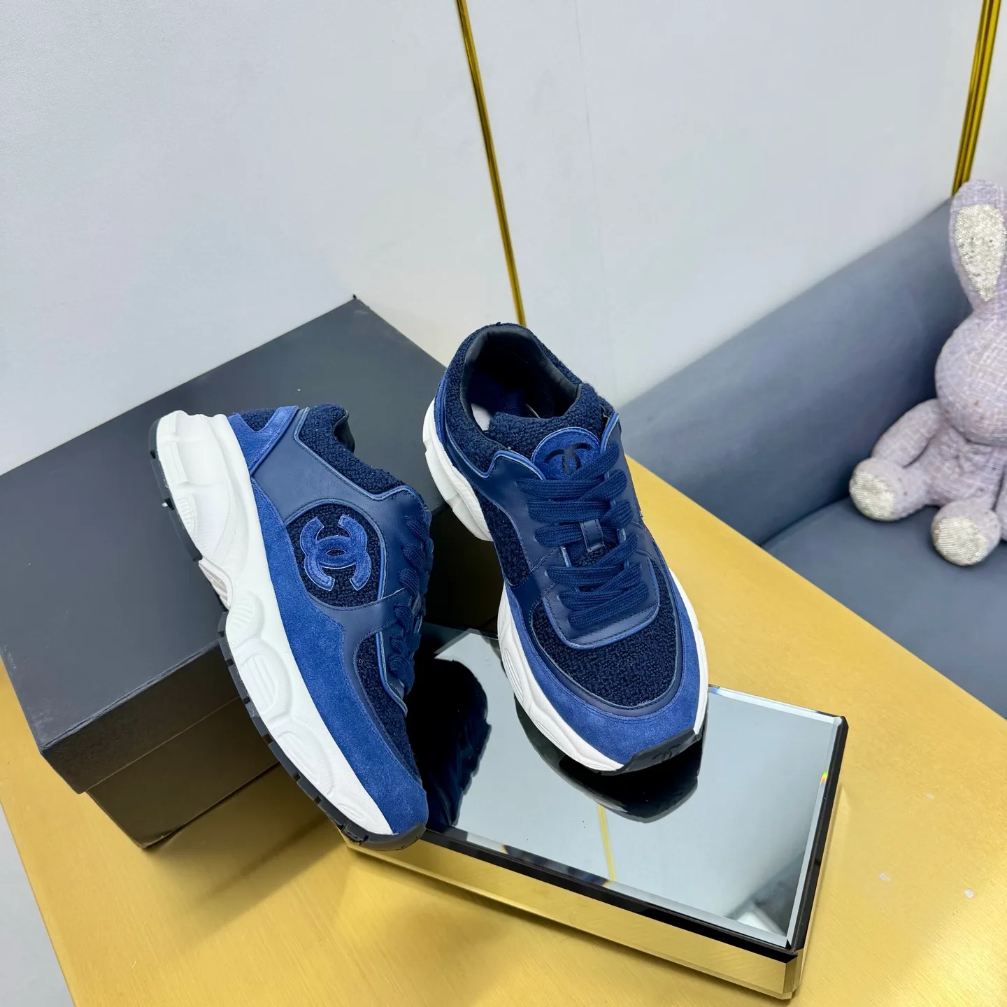 p700🐮🐮Upgraded version, upgraded version, upgraded version! No rebuttal accepted! ! ! ! Chanel Chanel dad shoes, couples' model for men and women - 2025 top casual sneakers in the counter. This classic design; the upper is electro-embroidered with various techniques; ❷The inner lining is made of: original Yangli + net ❸The outsole is based on: the original TPU combination outsole. The full set of boutique packaging for women 35–41